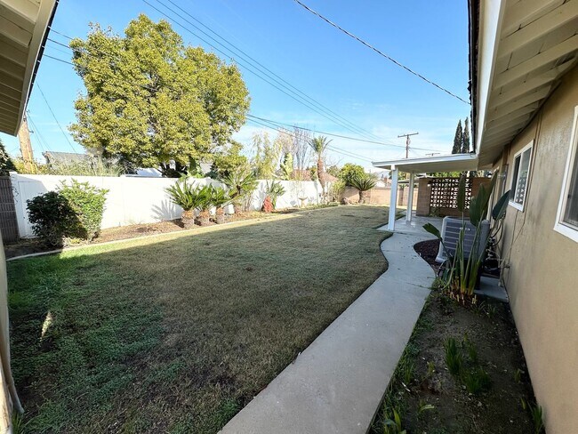 Foto del edificio - Bright & Spacious 3-Bedroom Home in Prime ...