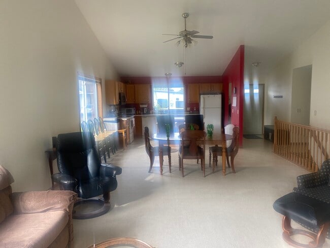 Building Photo - 731 Premier Ct