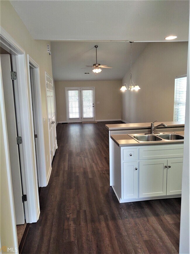 Building Photo - 208 Sunview Dr