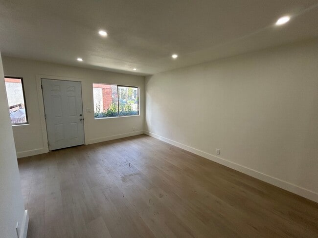 Foto del edificio - 524 Williamson Ave