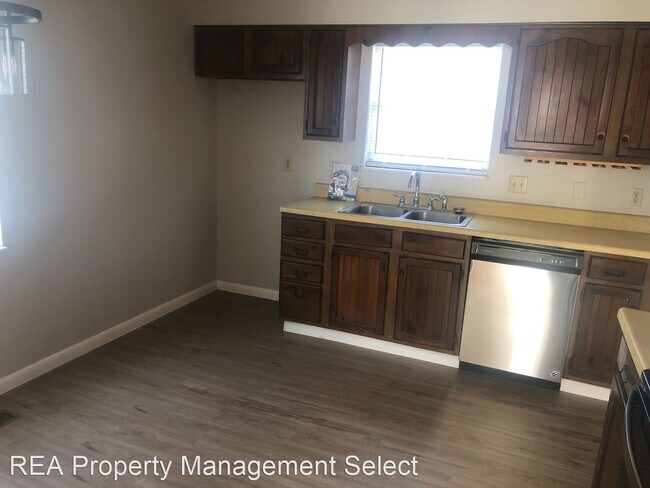Building Photo - 3 br, 2.5 bath House - 9325 Collingwood Road