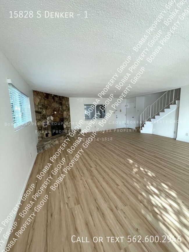 Building Photo - SPACIOUS 3 BEDROOM 1.5 BATHROOM TOWNHOME W...