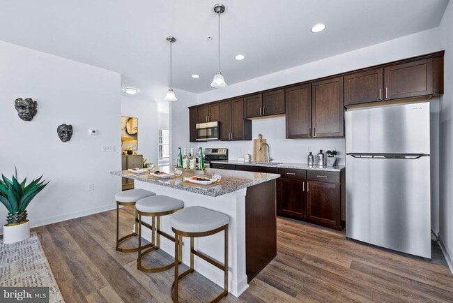 Building Photo - 150 Cambridge Blvd