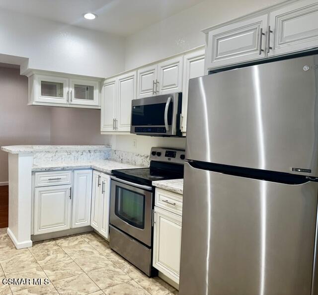Foto del edificio - 688 Indian Oak Ln