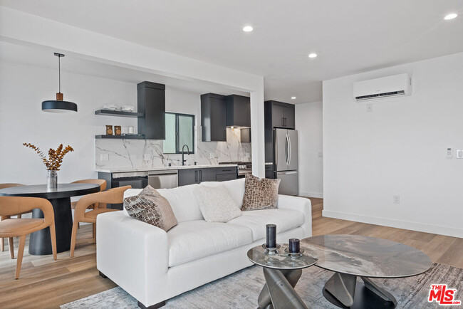 Foto del edificio - 3305 Ocean Front Walk
