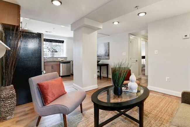 Foto del edificio - Columbia Heights Updated One Bedroom on Qu...