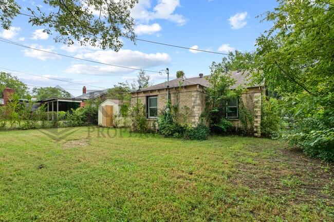 Foto del edificio - 1523 Matlock Dr