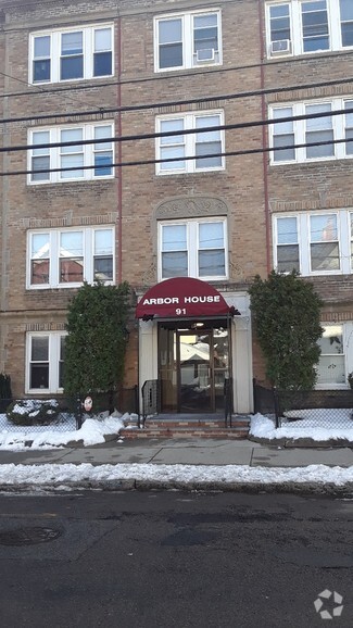 Building Photo - 95 Nichols St