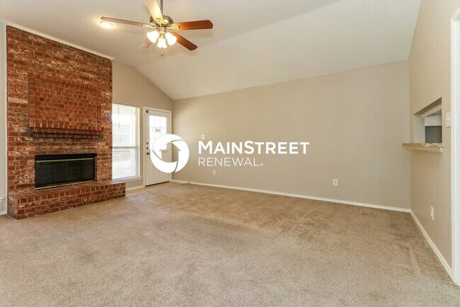Building Photo - 3 Bedroom Pet-Friendly Home in Fort Worth, TX with Main Street Renewal