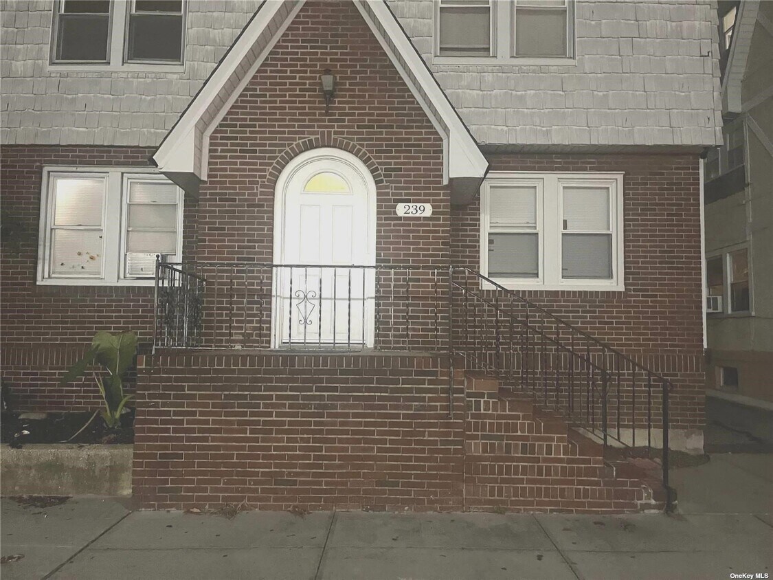 Primary Photo - 239 Maple Ave