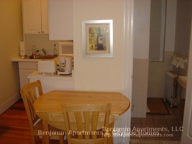 Primary Photo - 44 Charles St