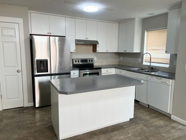 Foto del edificio - 2 Bedroom SE Portland Home with Garage!