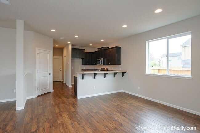 Foto del edificio - Gorgeous Newer Corner Lot Home with 4 bedr...