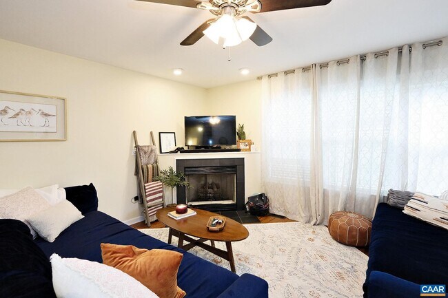 Foto del edificio - 206 Buttercup Ln