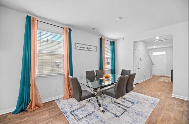 Foto del edificio - 218 Sweet Cherry Ln