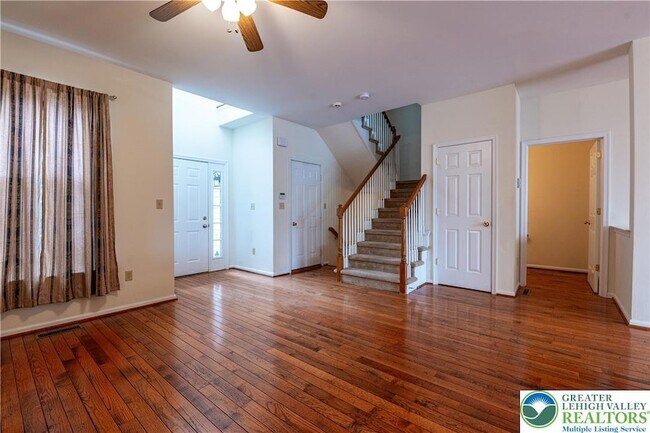 Foto del edificio - 5811 Fresh Meadow Dr