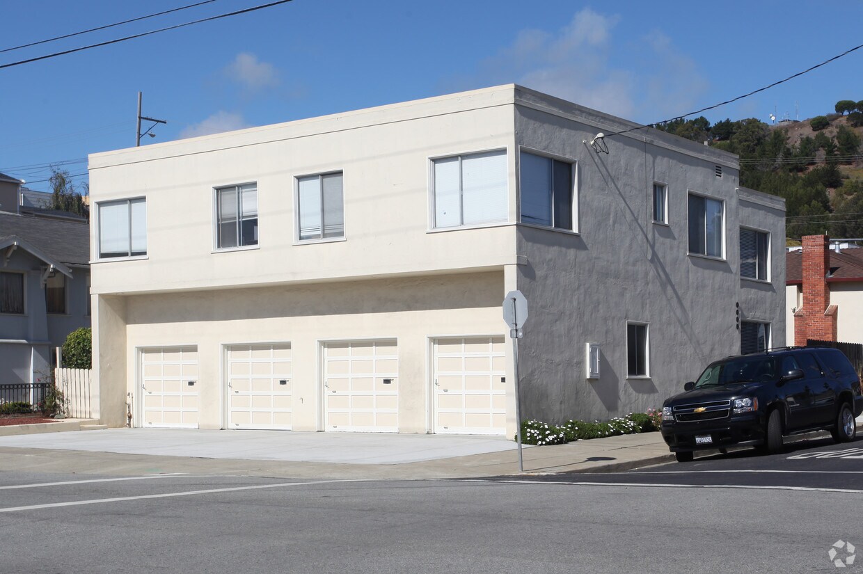 Primary Photo - 401 Magnolia Ave