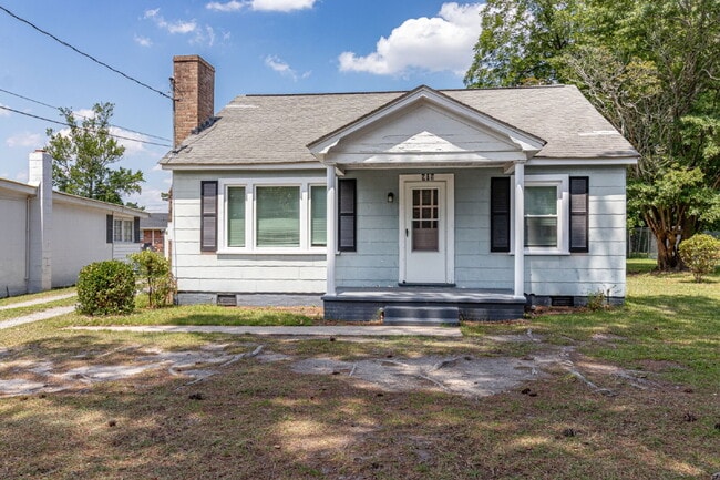 Foto del edificio - Spacious & Charming Home in Goldsboro - Excellent Wayne Memorial Drive Location!
