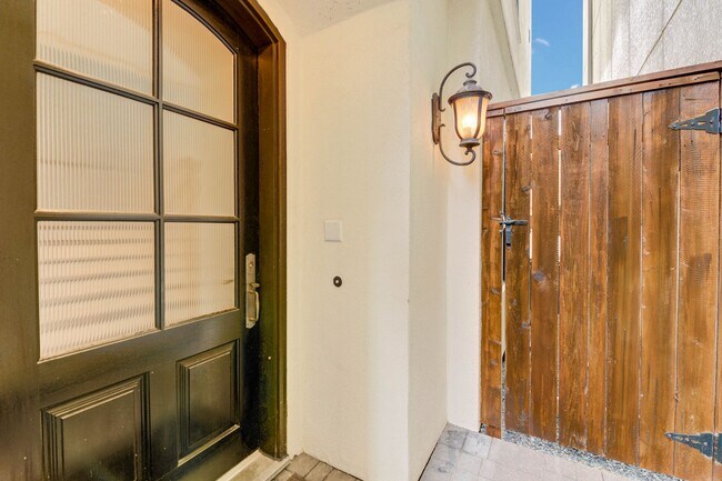 Foto del edificio - Spectacular Home 4 Bedrooms / 4.5 Bathroom...