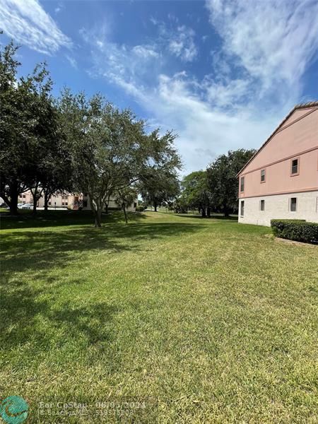 Foto del edificio - 3350 Jaywood Terrace