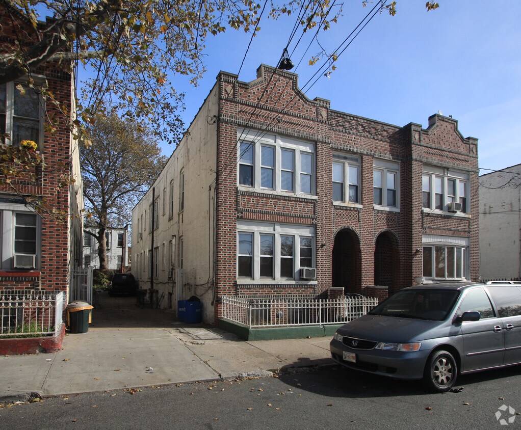 Building Photo - 797 Vermont St