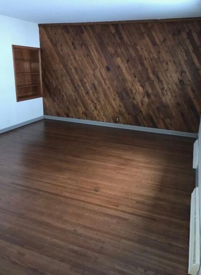 living room - 2700 N Cedar Rd