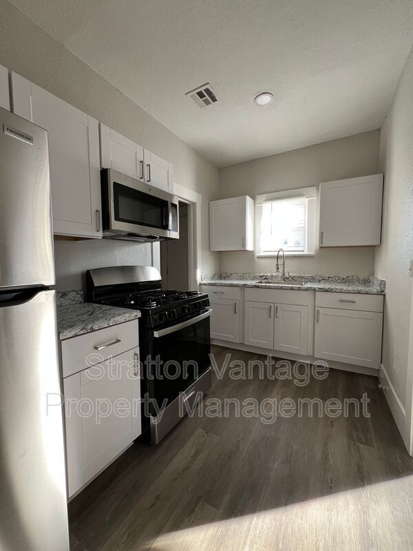 Foto del edificio - 2032 W Adams St