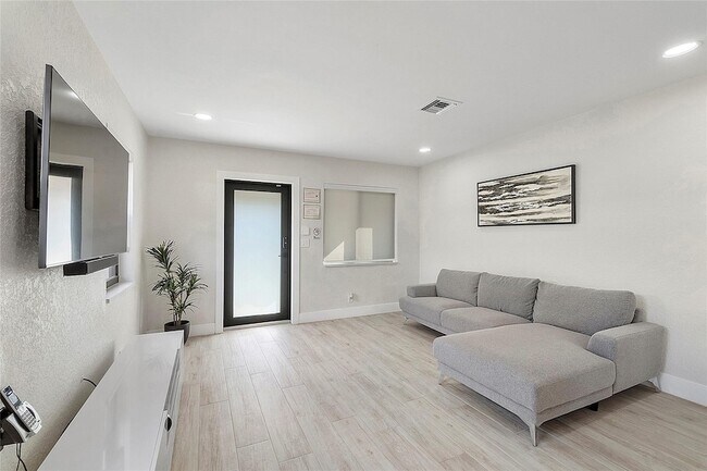 Foto del edificio - 513 NW 17th Ave