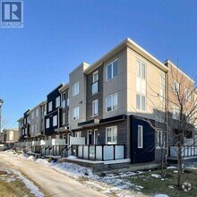 Building Photo - 10-45 HURON PARK Pl