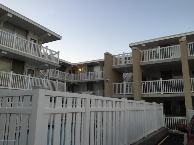 Building Photo - 1515 Boulevard
