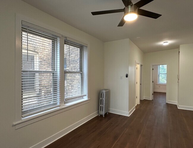 Living Room - 1417 W Albion Ave