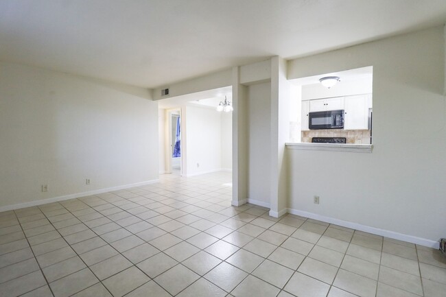 Building Photo - 1 Bed | 1 Bath in South Tulsa!