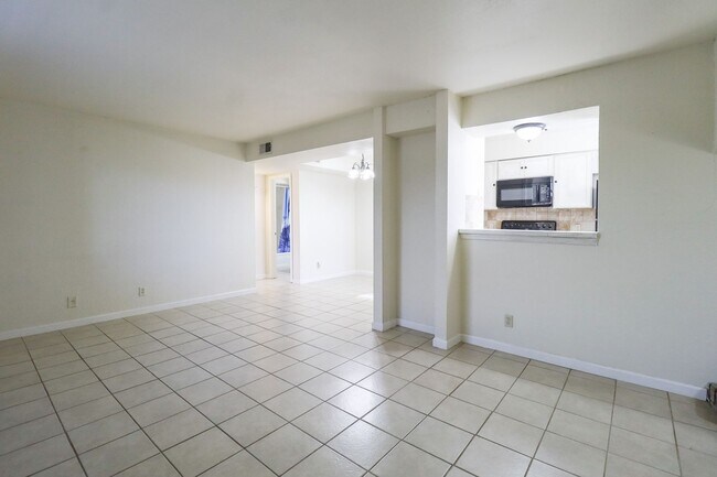 Foto del edificio - 1 Bed | 1 Bath in South Tulsa!
