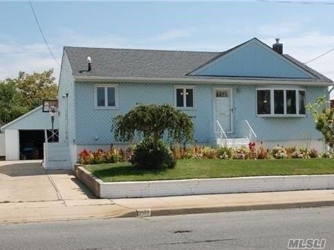 Foto principal - 3307 Lawrence Ave
