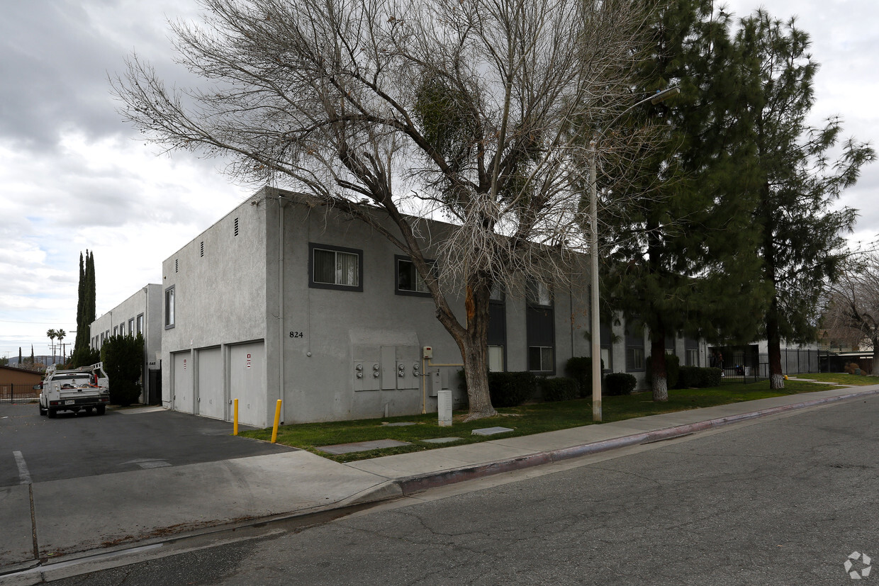 Primary Photo - Shadow Mountain Apartments