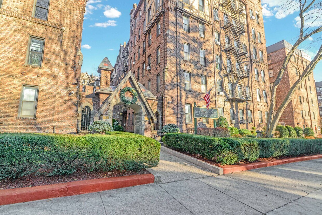 8319 116th St, Kew Gardens, NY 11415 House Rental in Kew Gardens, NY