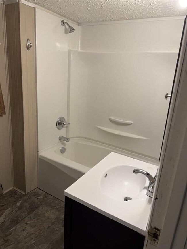 Foto del edificio - Fully Fenced 2 Bedroom 1 Bathroom House in Everson