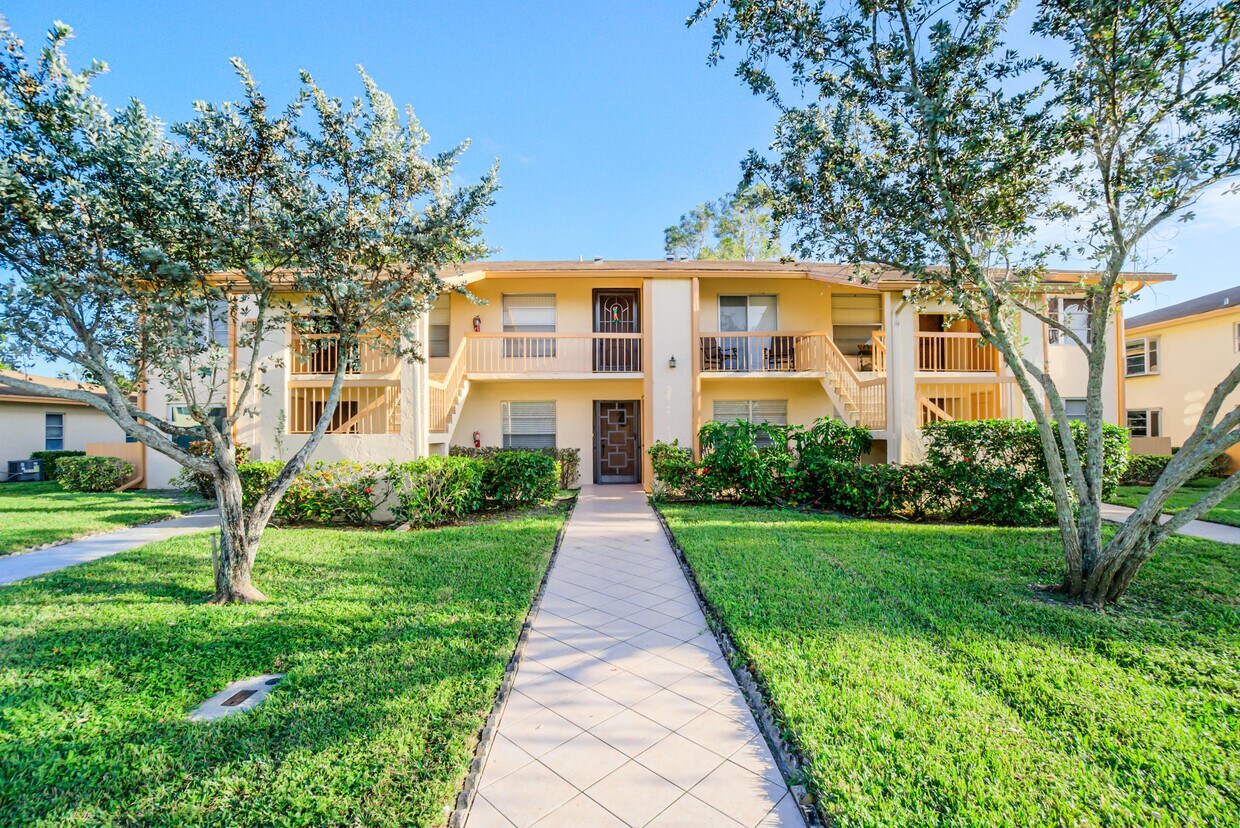 Primary Photo - 5820 Sugar Palm Ct