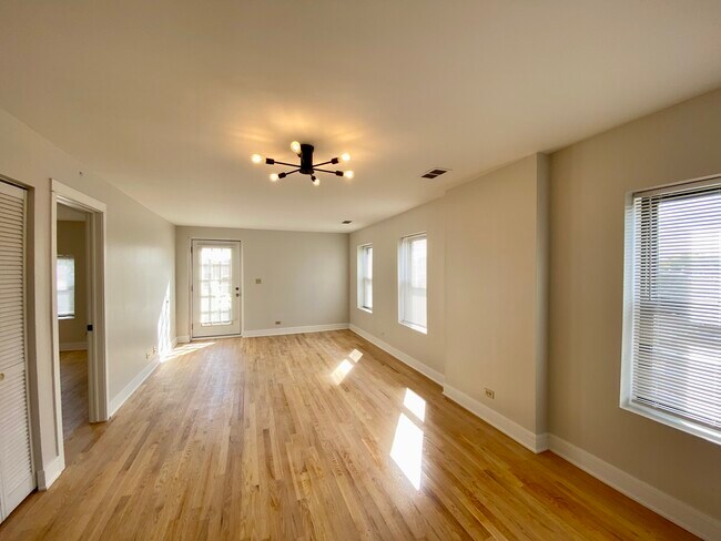 Foto del edificio - 1825 W North Ave