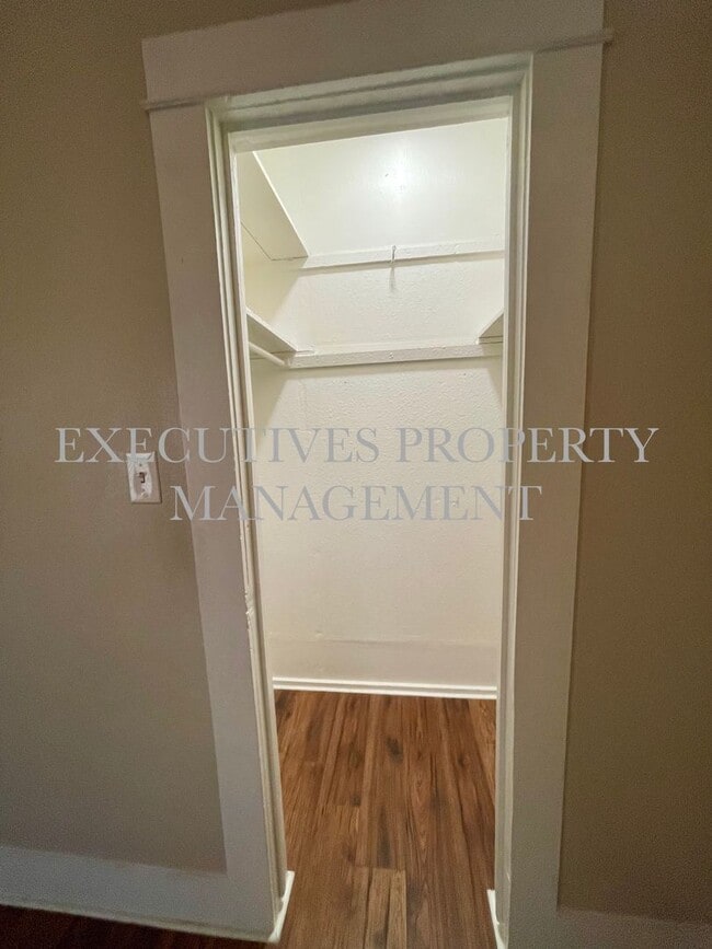 Foto del edificio - 326 N Palm St
