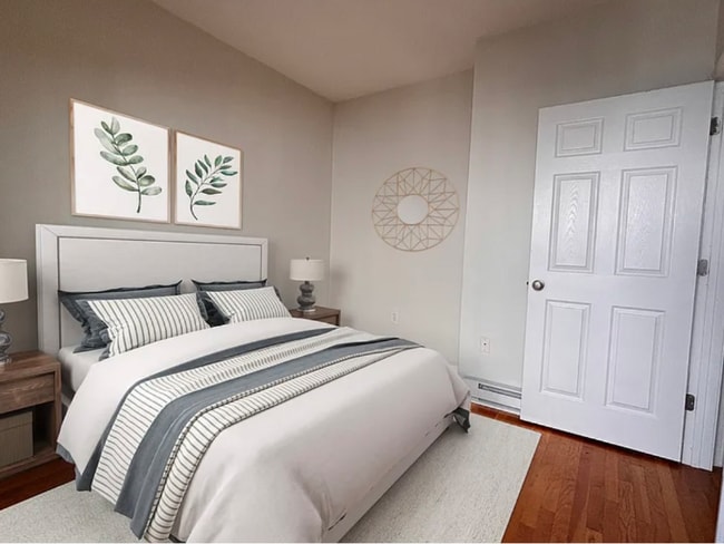 Building Photo - 206 H St