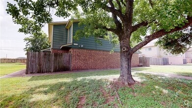 Building Photo - 2807 Longmire Dr