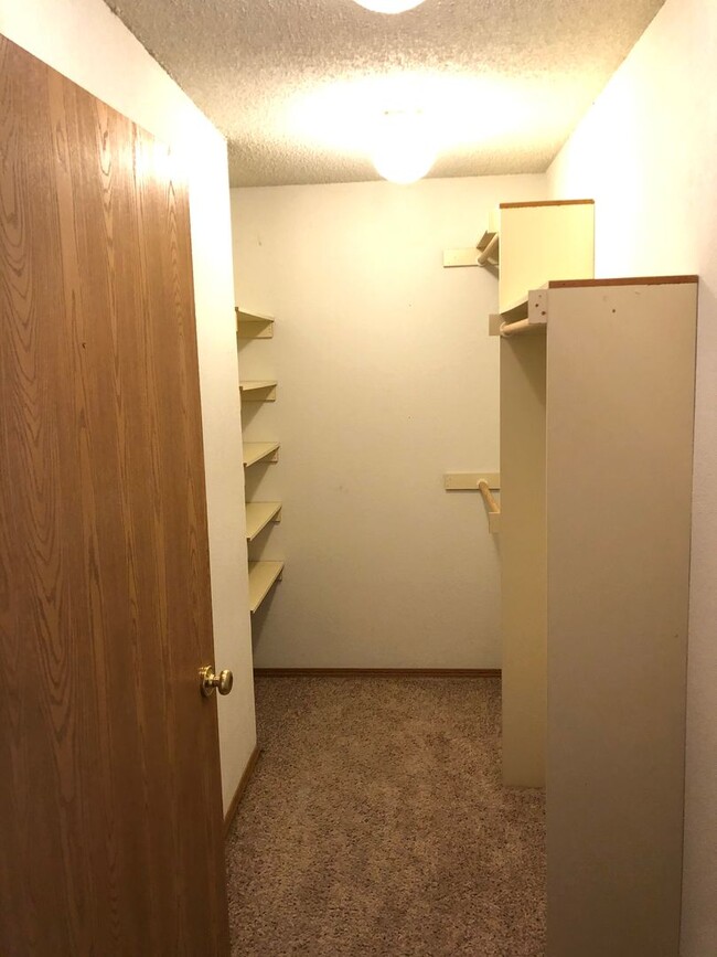 Foto del edificio - 797-797 N Daisy Ln