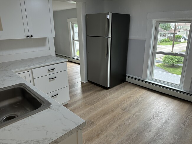 Building Photo - 10 Shelby Ln