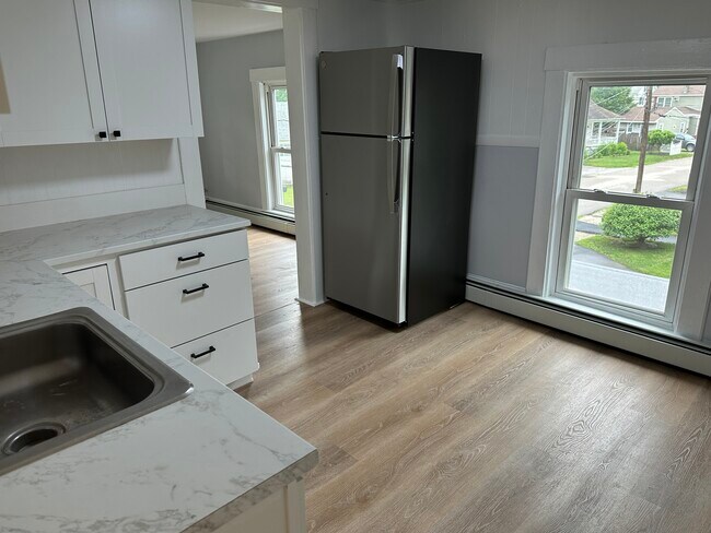Building Photo - 10 Shelby Ln