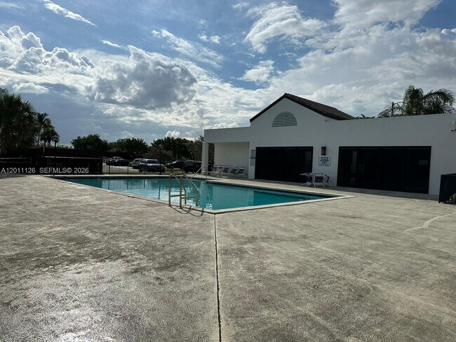 Foto del edificio - 210 Lake Pointe Dr