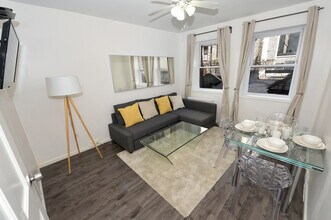 Building Photo - 350 W 38th St