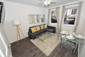 Building Photo - 350 W 38th St