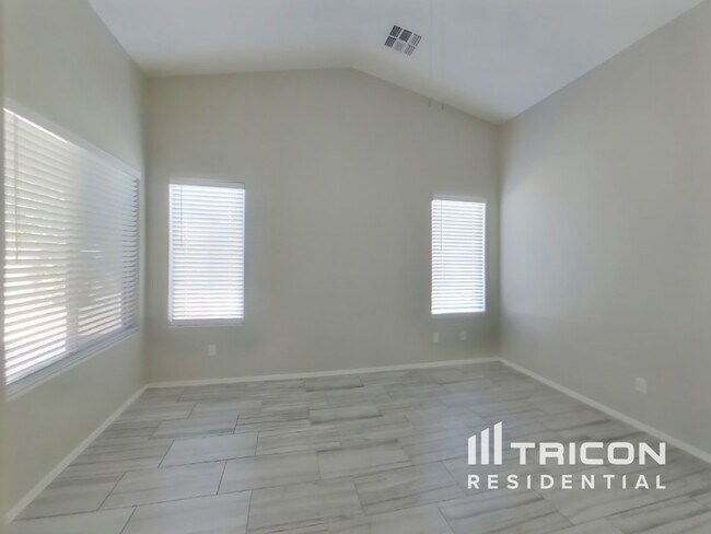 Foto del edificio - 2696 W Angel Way