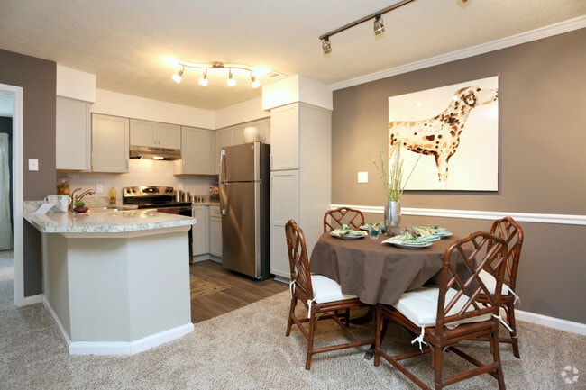 2BR, 2BA - 1,100 SF - 2200 Big Creek Apartments